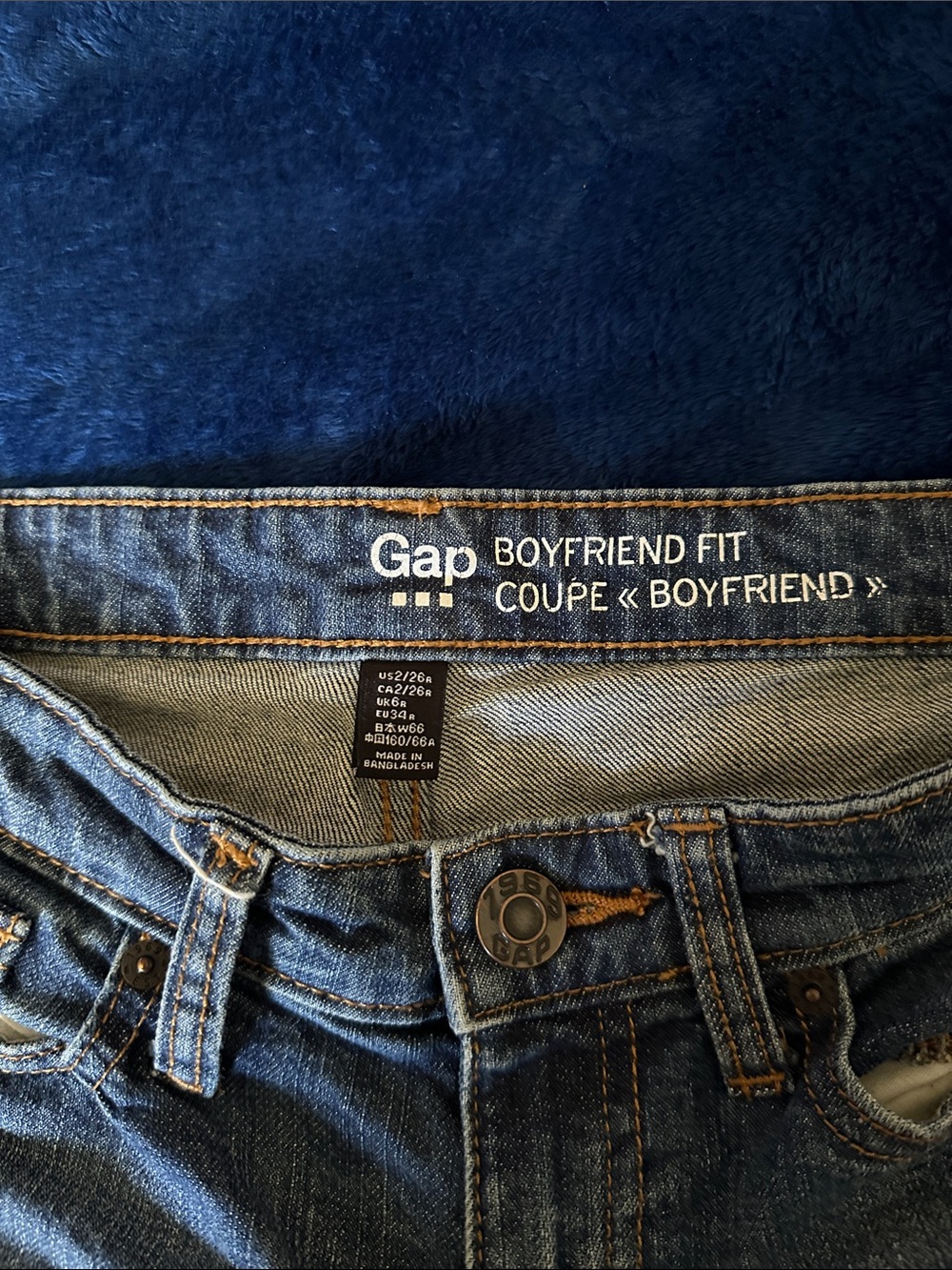 GAP Boyfriend Relaxed Jeans in Medium Blue